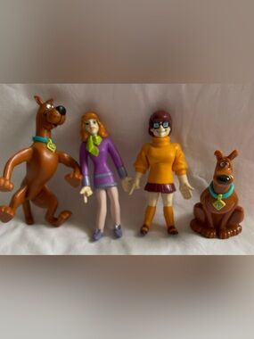 Vintage 1999 Hanna Barbera     Scooby - Doo Set of 4 plastic Figurines
